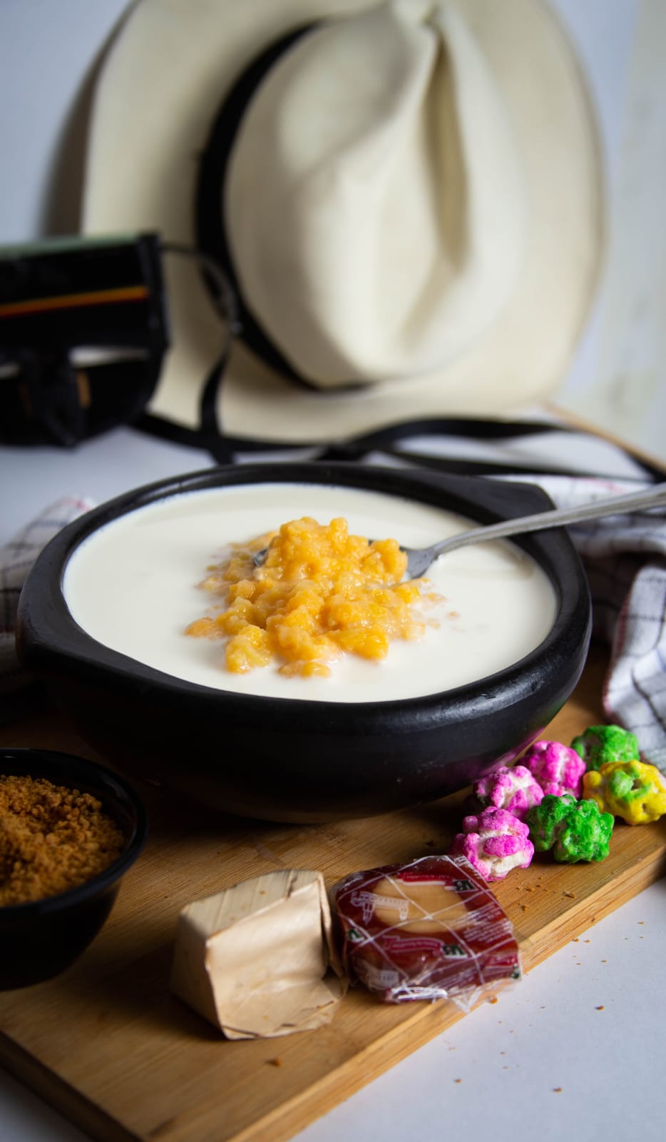 Mazamorra pilada MazMas servida con maíz y leche